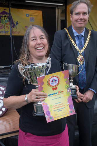 Floral Section Winner 2021 - Karen Thorp with the Mayor of Worcester - Councillor Stephen Hodgson